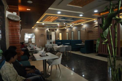 Χώρος καθιστικού στο SRG INN HOTEL