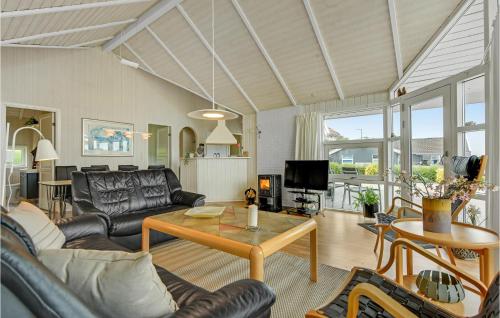 Гостиная зона в Holiday Home Nordborg 18 With Hot Tub