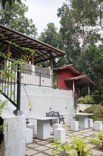 a picnic table and bench in front of a building at Kuru Ganga Villa in Eratnagoda