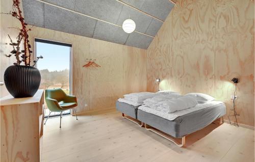 En eller flere senge i et værelse på 3 Bedroom Gorgeous Home In Silkeborg