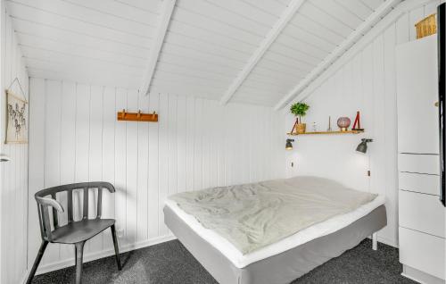 Una cama o camas en una habitación de Amazing Home In Bjert