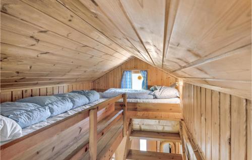 SkovbyにあるHnsehusetの木造キャビン(ベッド2台付)