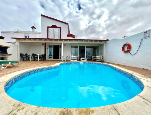 Villa con piscina privada en la playa en Corralejo