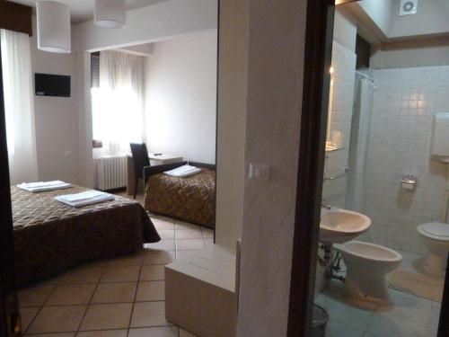 A bathroom at Hotel Eden
