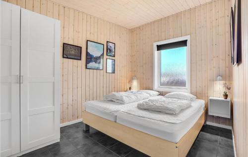 a bedroom with a bed and a window at Three-Bedroom Holiday Home In Ronde in Rønde