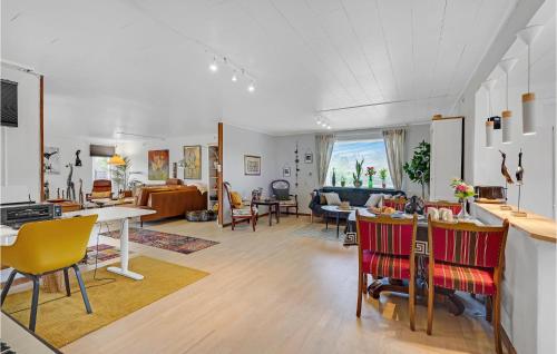 a living room with a kitchen and a dining room at 3 Bedroom Nice Home In Tranekær in Tranekær