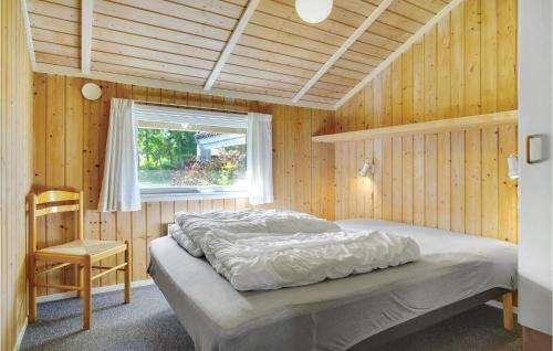 1 dormitorio con 1 cama, 1 silla y 1 ventana en Gorgeous Home In Gedser With Sauna, en Gedser
