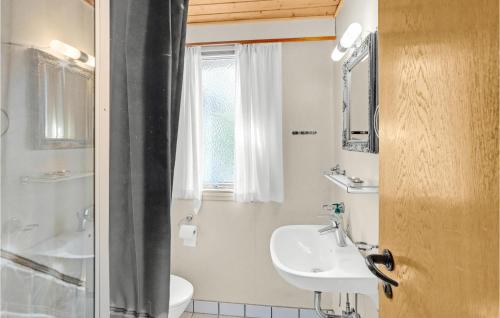 Koupelna v ubytování Beautiful Home In Fan With Kitchen