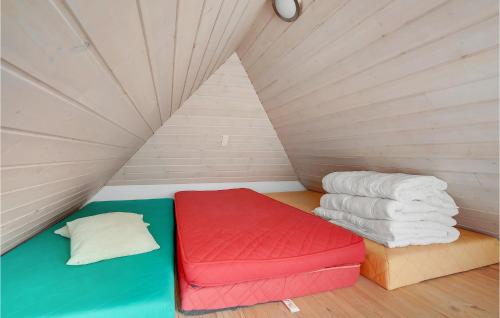 a room with a bed and a pile of towels at Holiday Home Sdr Frankel Xi in Rømø Kirkeby