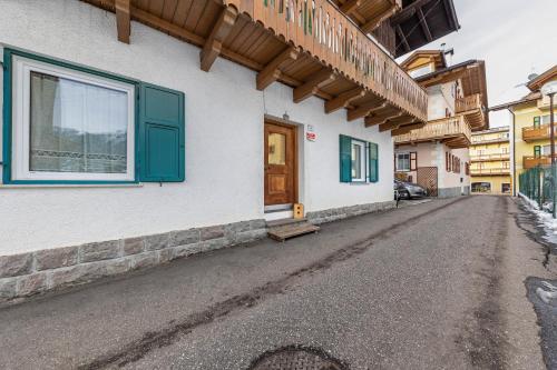 an empty street in front of a building at Casa Sara in Pozza di Fassa