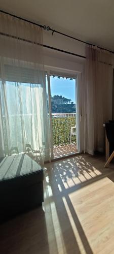 Gran apartamento cerca del mar y Castillo