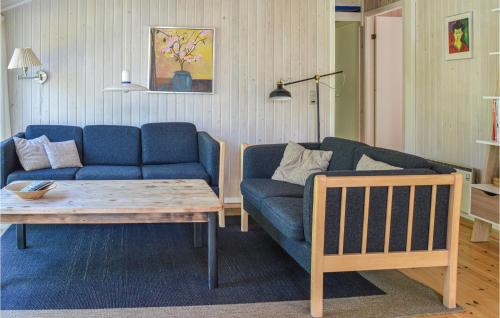 Χώρος καθιστικού στο Gorgeous Home In Ålbæk With Kitchen