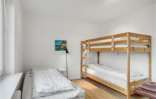 Ένα ή περισσότερα κρεβάτια σε δωμάτιο στο 2 Bedroom Lovely Home In Thisted