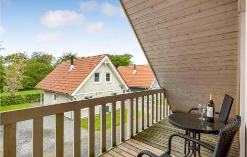 a patio with a table and chairs on a deck at Marina Fiskenæs Feriepark in Gråsten