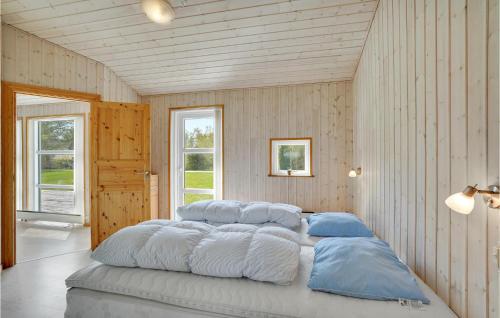 Легло или легла в стая в Gorgeous Home In Hadsund With Wifi