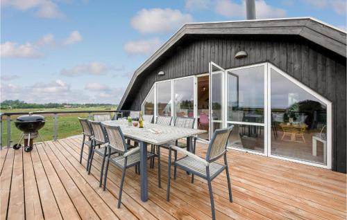 Imagine din galeria proprietății Four-Bedroom Holiday Home In Skjern în Skjern