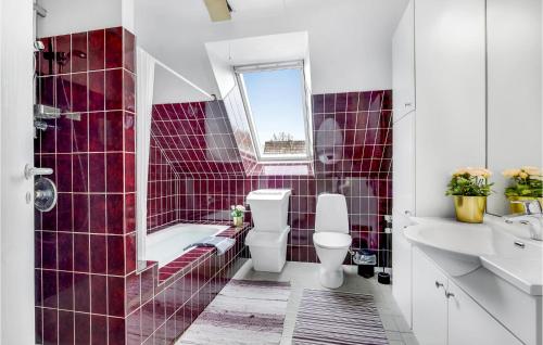 Koupelna v ubytování 5 Bedroom Amazing Home In Bandholm