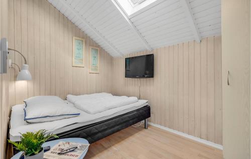 a room with a bed and a tv on a wall at 3 Bedroom Lovely Home In Rømø in Havneby