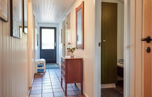 ホにあるNice Home In Blvand With 3 Bedrooms, Sauna And Wifiの廊下