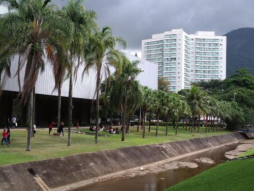 a park with palm trees in front of a building at RIOSTAY FLAT´s (RioCentro, Jeunesse Arena e Rock-in-Rio) in Rio de Janeiro