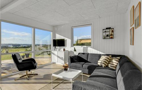 Χώρος καθιστικού στο Three-Bedroom Holiday Home In Aabenraa