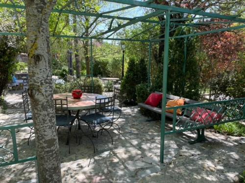 Κήπος έξω από το Le Priolat des Anges aux portes des gorges du Verdon