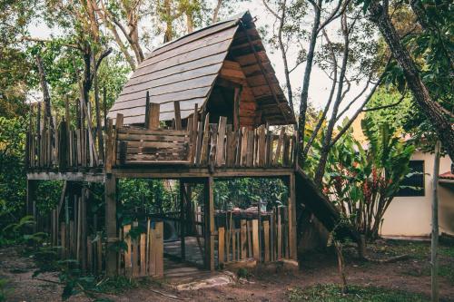 a wooden tree house with a fence around it at Recanto Pitanga in Vale do Capao