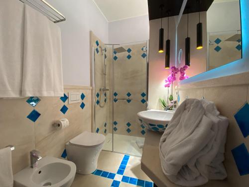 a bathroom with a toilet a sink and a shower at Villa Aquamarina Pintadera Rossa in Porto Pino
