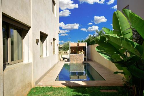 a swimming pool in the backyard of a house at Villa Délice in Marrakech