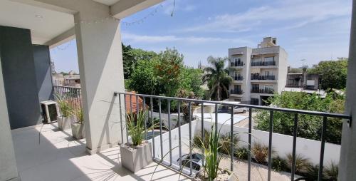 a balcony with a view of a building at NidoAparte II. Nuevo departamento en Lujan Centro in Luján