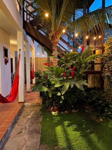a courtyard with a hammock and plants in a building at Pousada Atlantis in Jericoacoara