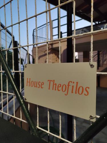 Πιστοποιητικό, βραβείο, πινακίδα ή έγγραφο που προβάλλεται στο House Theofilos