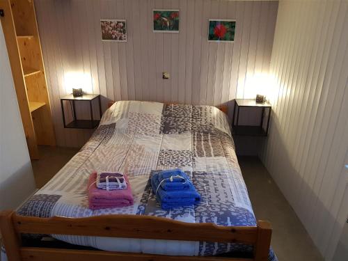 En eller flere senge i et værelse på Chambre d'Hôtes le Gachignard
