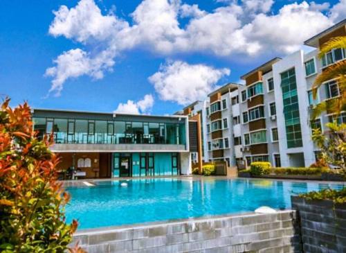 Kolam renang di atau dekat dengan Cybercity Ph1 near KKIA by Family Homestay