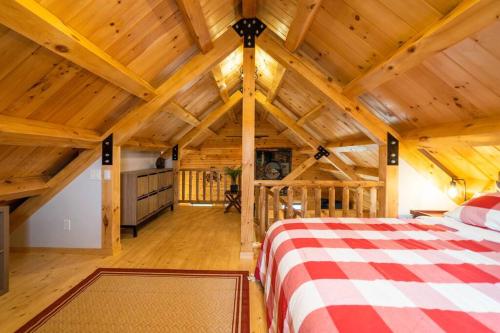 Florida Mountain Log Cabin – Photos 4