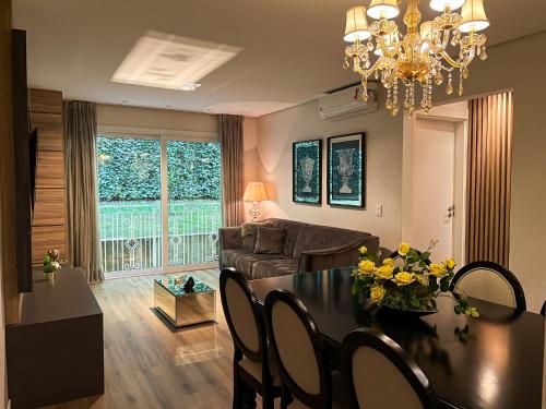 Χώρος καθιστικού στο Apto Luxo Centro Gramado