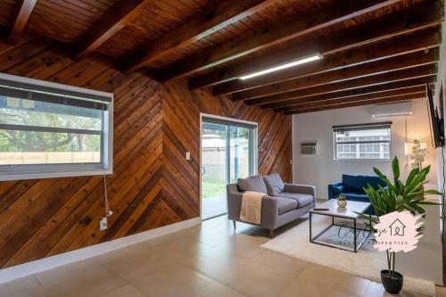 Stylish Design Cottage Near Beach – Photos 2