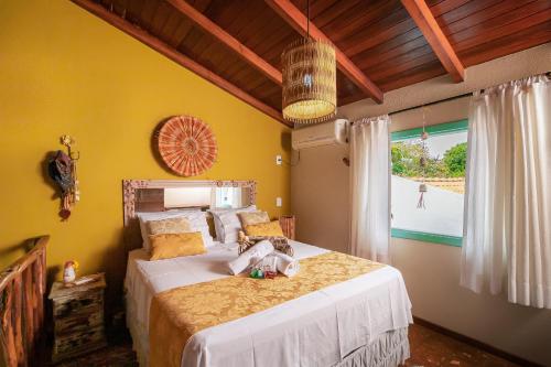 a bedroom with a bed in a room with a window at CasinhaPiri in Pirenópolis