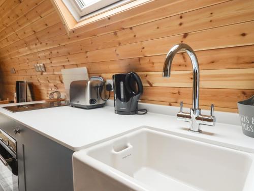 a kitchen with a sink in a tiny house at Ingleborough in Clitheroe