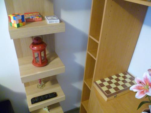 Bibliotēka dzīvoklī