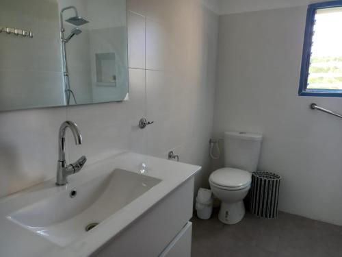 a white bathroom with a sink and a toilet at צימר ארבלית - ליד טבריה ו כנרת בגליל ב ארבל in Arbel