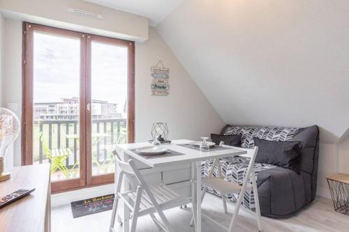 Posedenie v ubytovaní Cabourg Au P'tit Nid, cocon au bord de mer