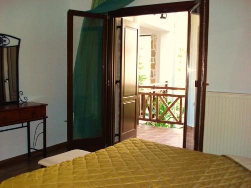 Gallery image of Menir Luxury Apartments in Prinos