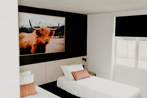 Una cama o camas en una habitación de Nightcap at Barkly Hotel