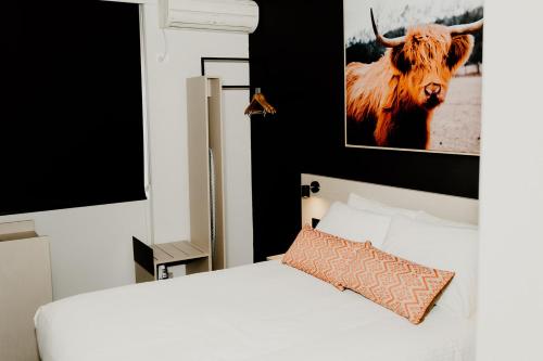 Una cama o camas en una habitación de Nightcap at Barkly Hotel