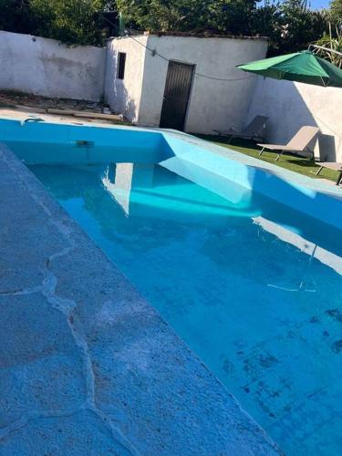 Kolam renang di atau dekat dengan Flores Condominios Depa Lili