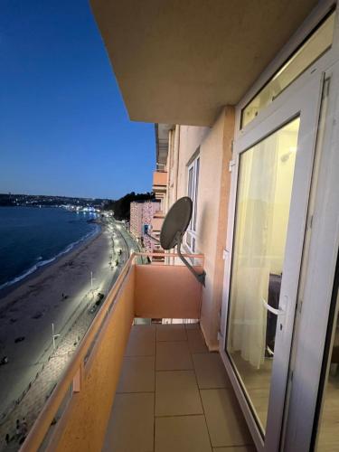 Балкон або тераса в Departamento Playa Bellavista, estacionamiento privado, vista al mar, 2 dormitorios 3 camas