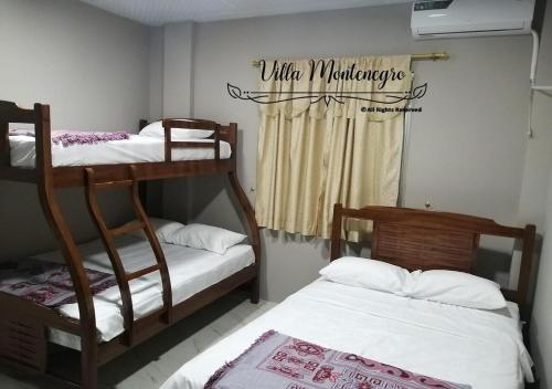 Двухъярусная кровать или двухъярусные кровати в номере Habitación privada en Salinas