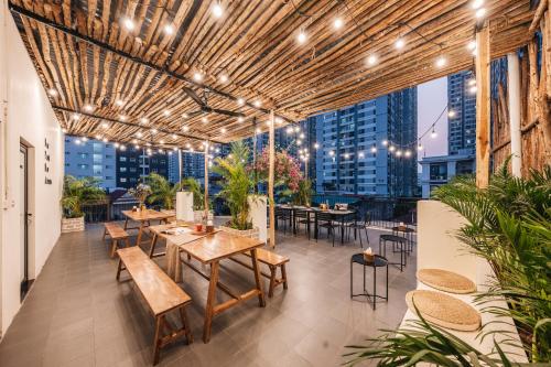 Restaurace v ubytování MODERN VILLA - Rooftop - Sky View - Egg Coffee Class