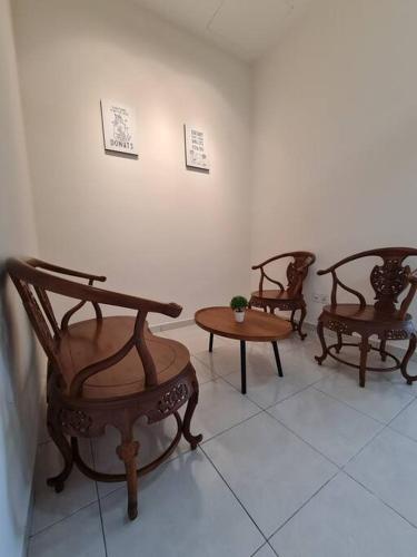 a group of chairs and a table in a room at 3Storey House 13Pax Family Suite in Bayan Lepas